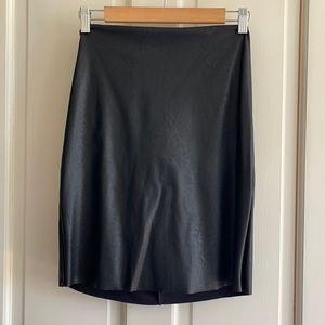 Commando mini faux leather skort black
